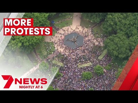 Thousands of protesters rally against COVID jab mandates in Sydney | 7NEWS