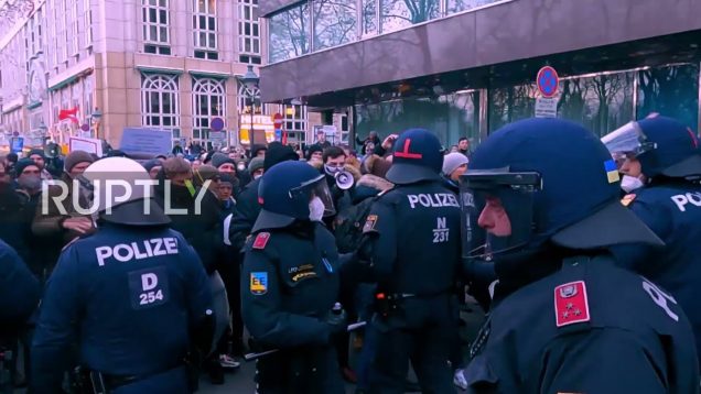 Austria: Protesters fill streets denouncing extended lockdown, vaccine mandate