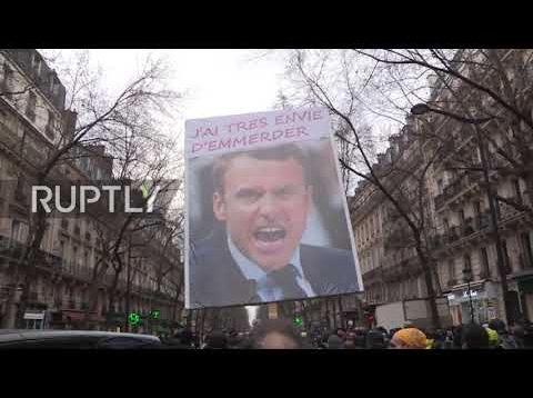 France: Yellow Vests hit Paris in protest against vaccine pass